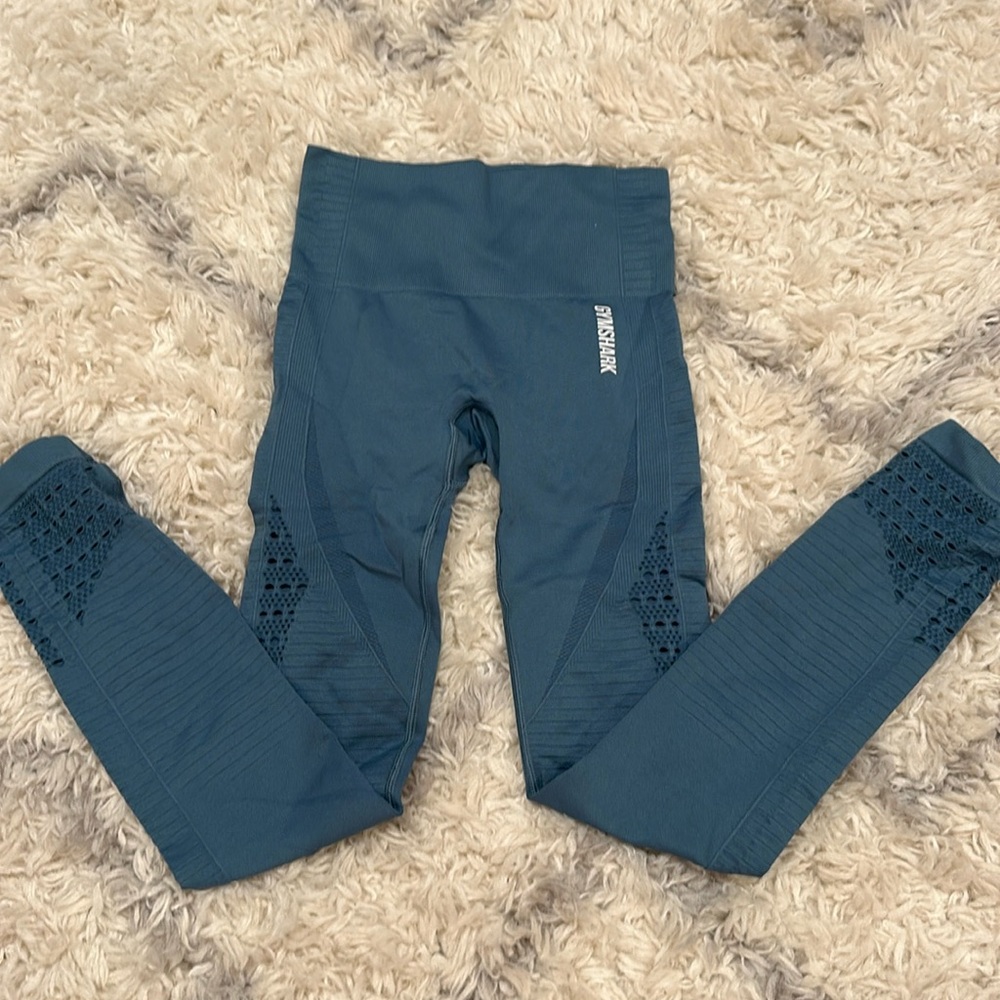 Gym shark leggings
